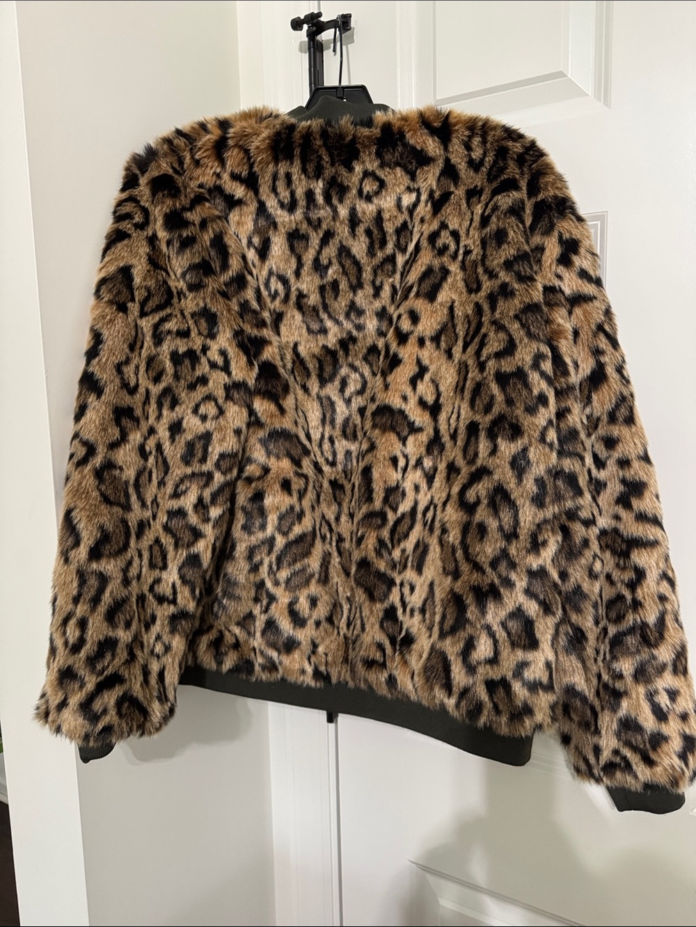 Reversible Women's Olive Green Bomber Jacket with Leopard Faux-Fur Lining - Picture 4 of 6